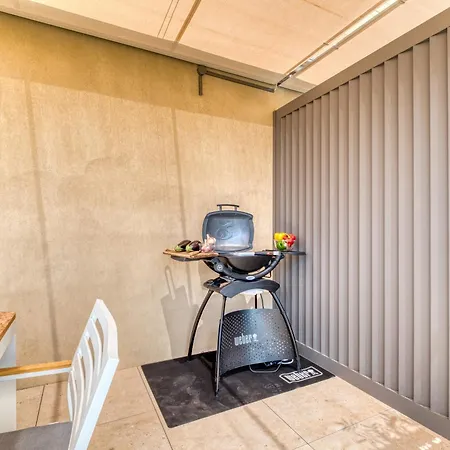 Demeures Kokio 100 M From Sandy Apartamento Grimaud